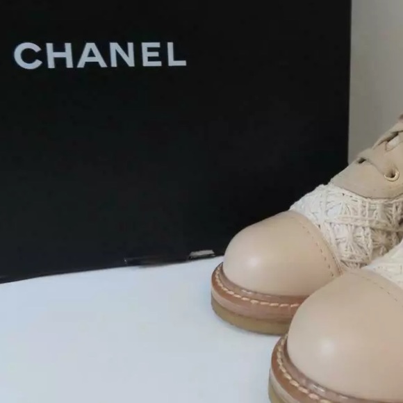 Beautiful Chanel SHOES - Picture 9 of 11